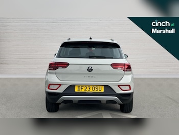 Used Volkswagen T-Roc 2023 for sale - 76112224: Photo
