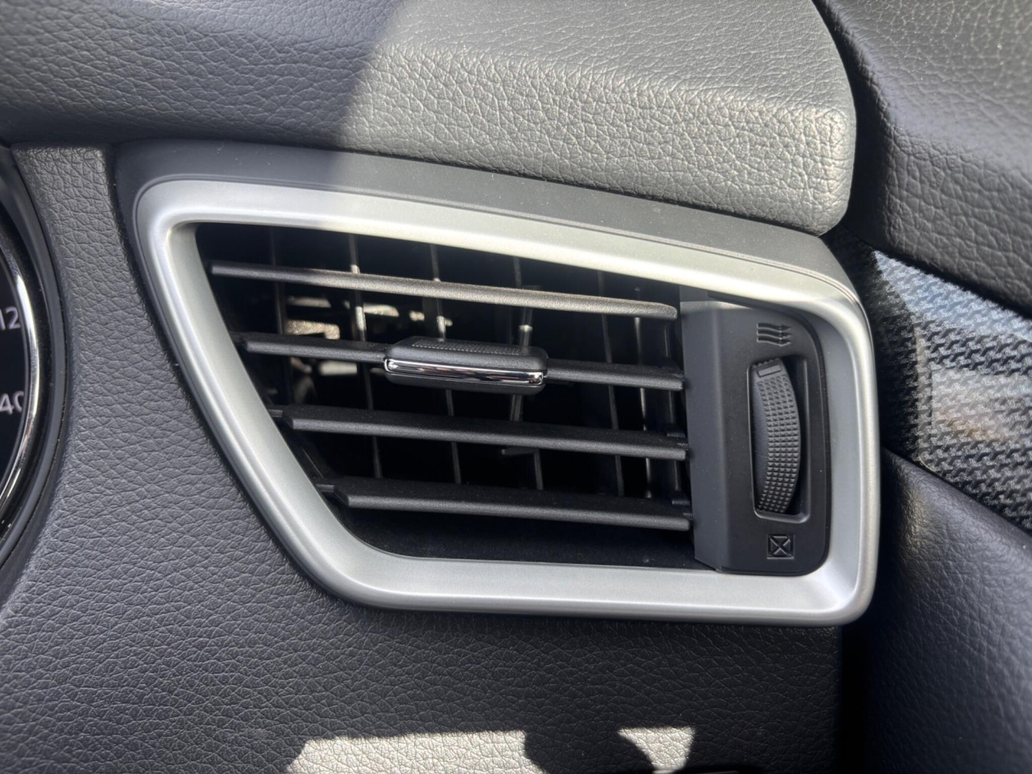 Used Nissan X-Trail 2017 for sale - 76020409: Photo 30