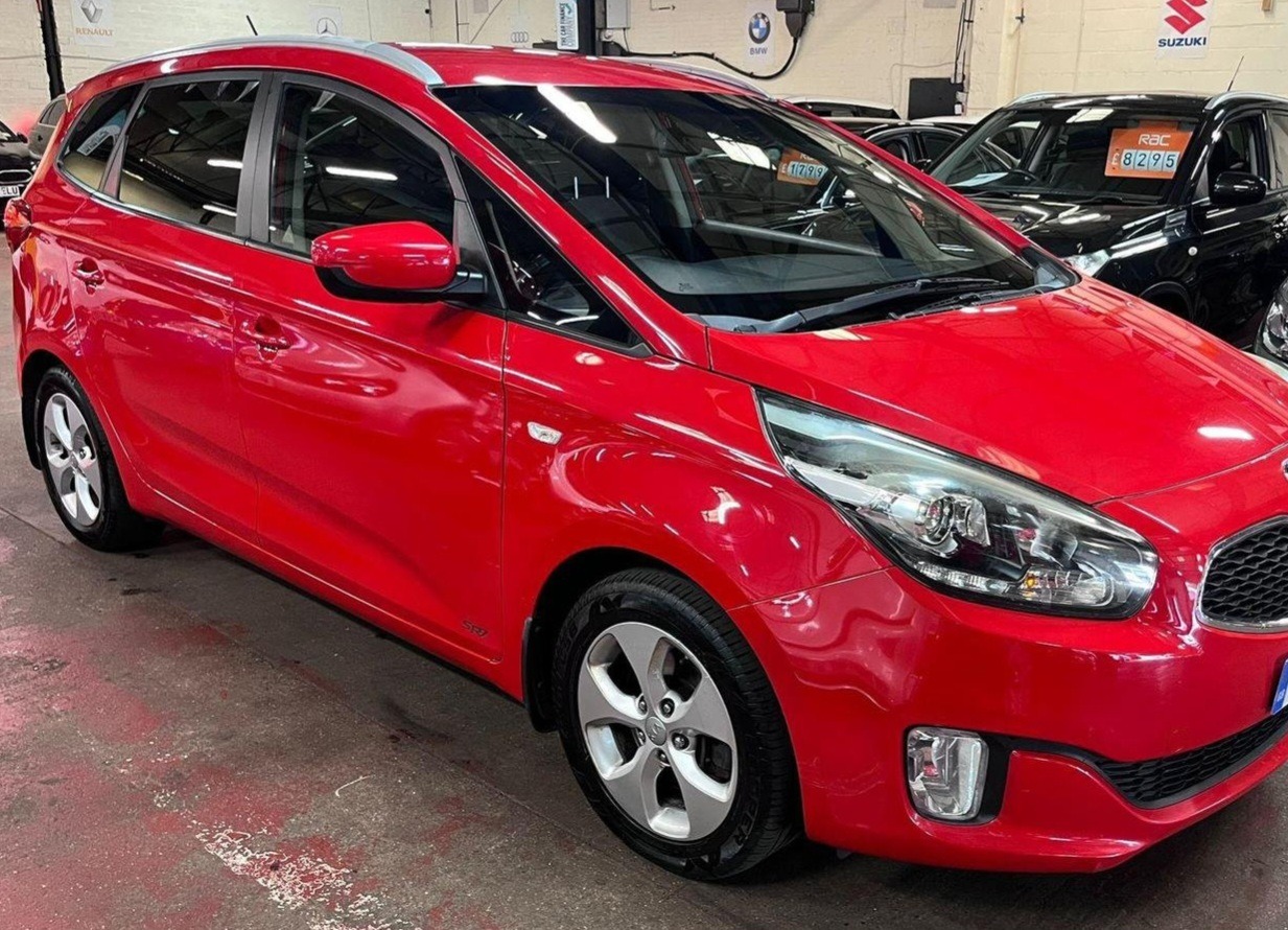 Used Kia Carens 2015 for sale - 76114765: Photo 1