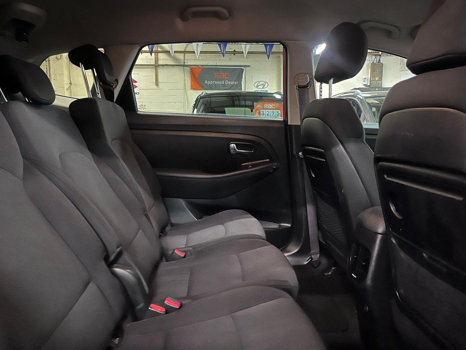 Used Kia Carens 2015 for sale - 76114765: Photo 14