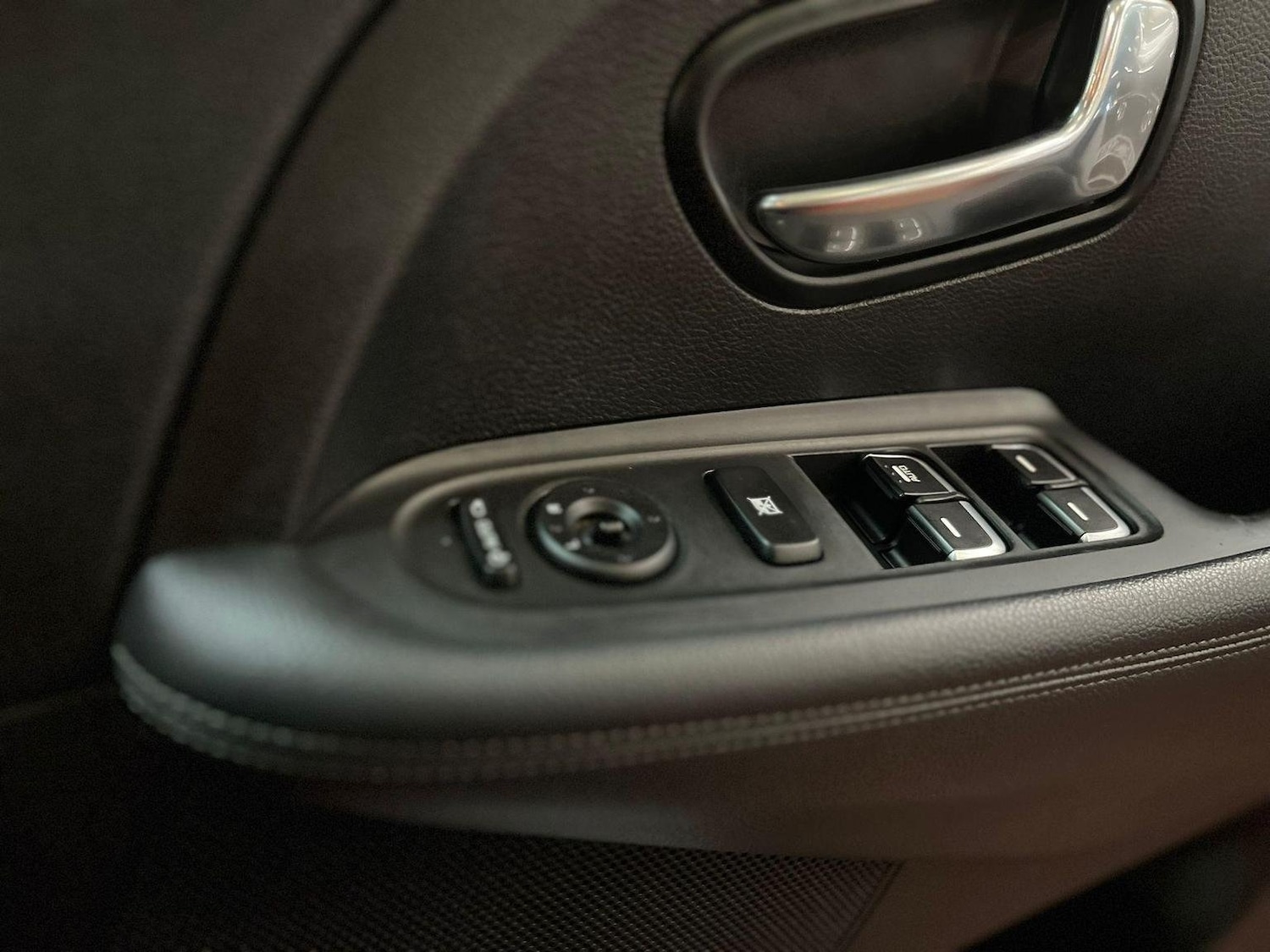 Used Kia Carens 2015 for sale - 76114765: Photo 20