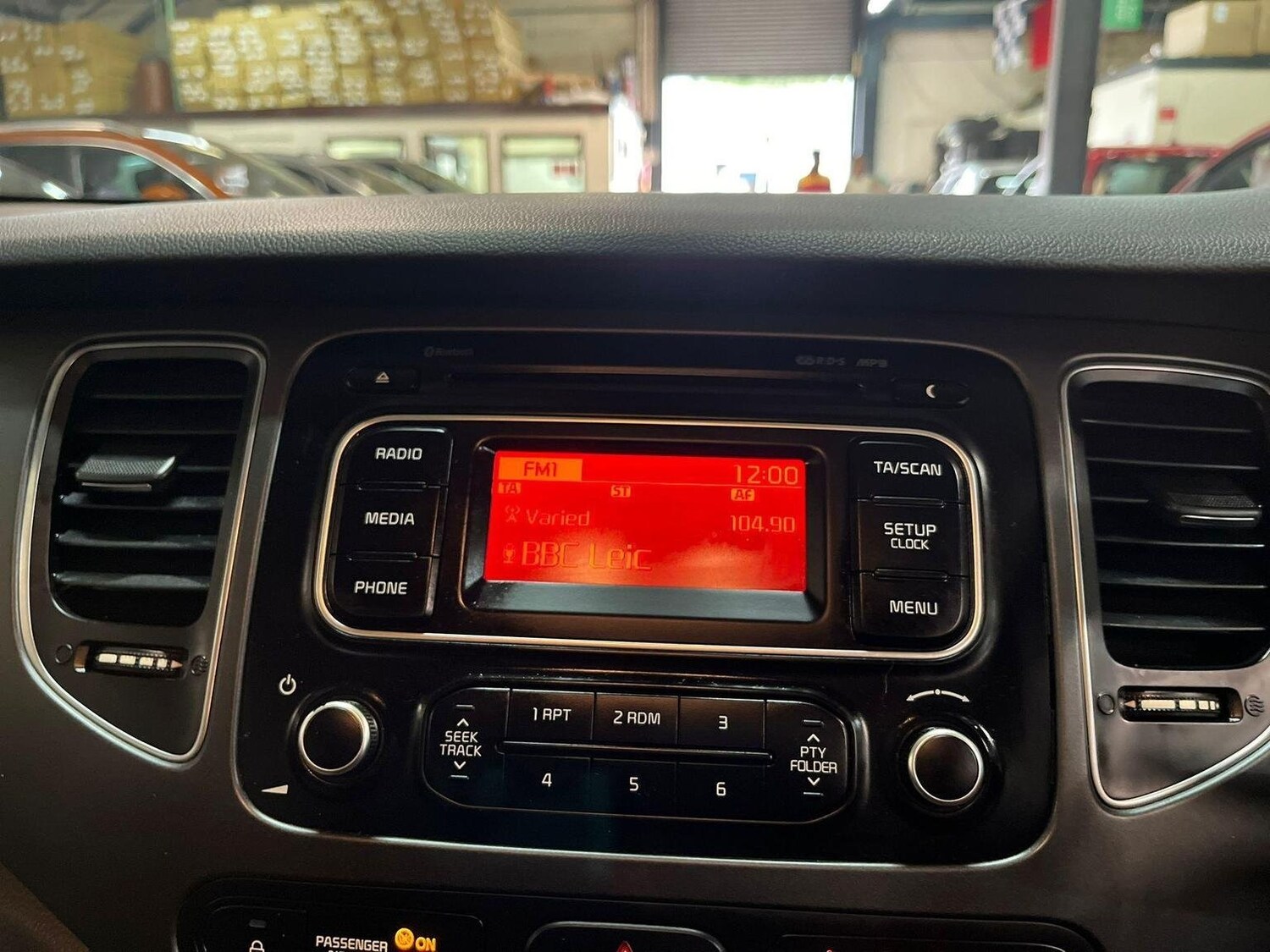 Used Kia Carens 2015 for sale - 76114765: Photo 23