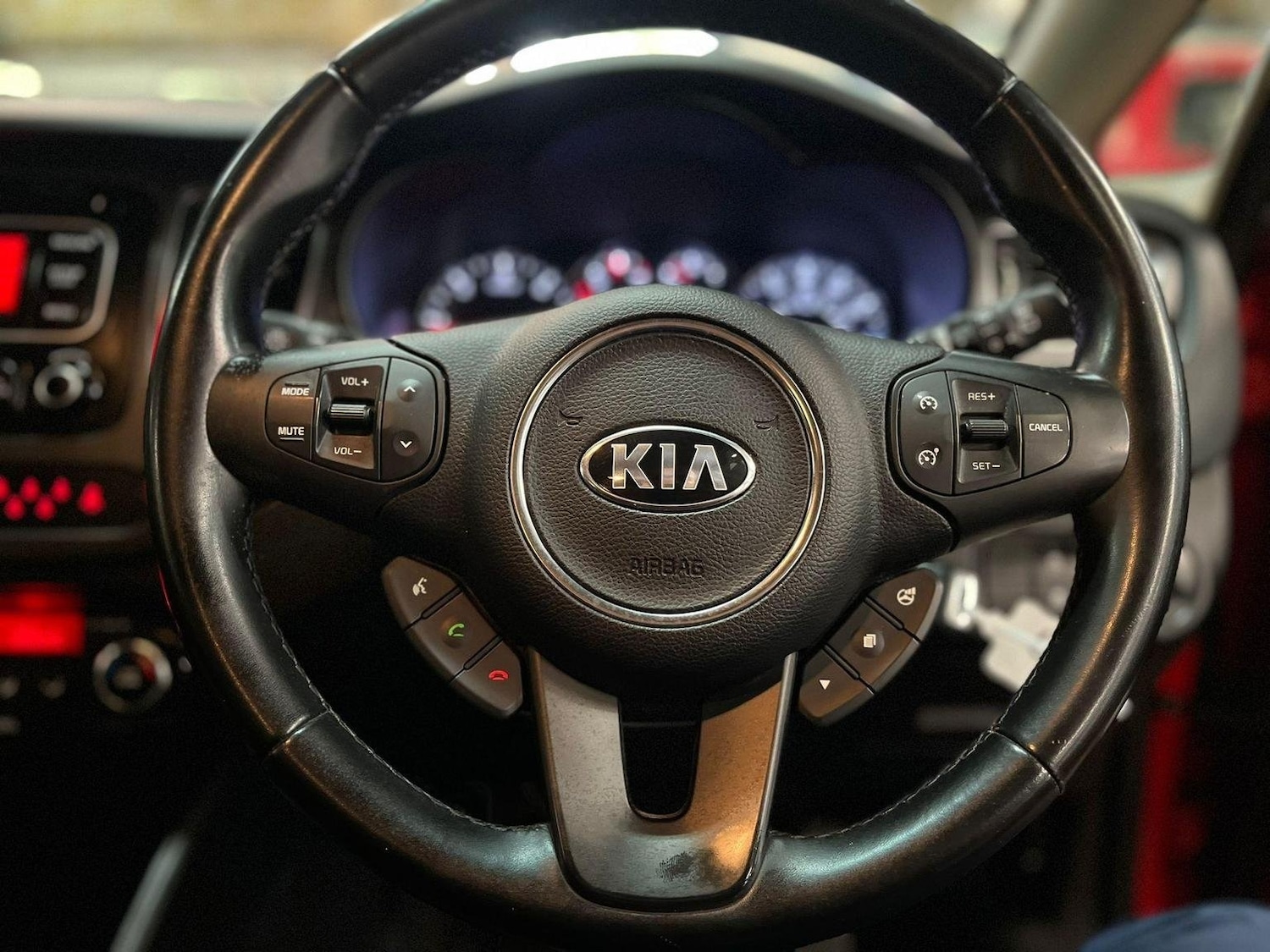 Used Kia Carens 2015 for sale - 76114765: Photo 24