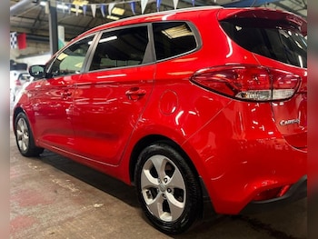 Used Kia Carens 2015 for sale - 75484230: Photo