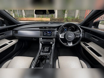 Used Jaguar XF 2016 for sale - 78995507: Photo