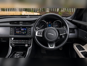 Used Jaguar XF 2016 for sale - 78995507: Photo