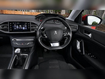 Used Peugeot 308 2015 for sale - 78995479: Photo