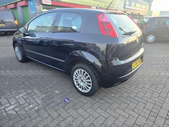 Used Fiat Grande Punto 2009 for sale - 76122579: Photo