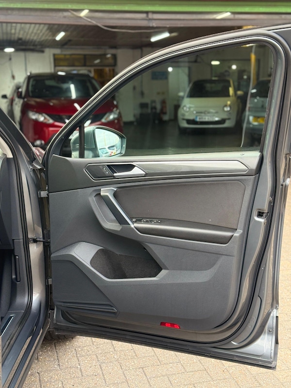 Used Volkswagen Tiguan 2016 for sale - 76200357: Photo 15