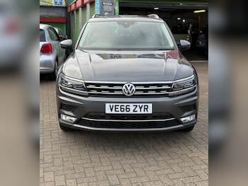 Used Volkswagen Tiguan 2016 for sale - 76200357: Photo 2