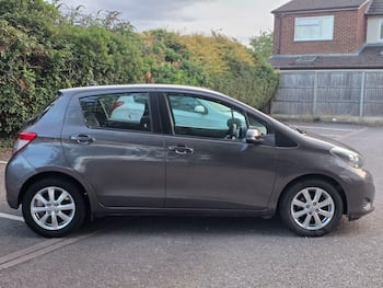Used Toyota Yaris 2012 for sale - 79698125: Photo