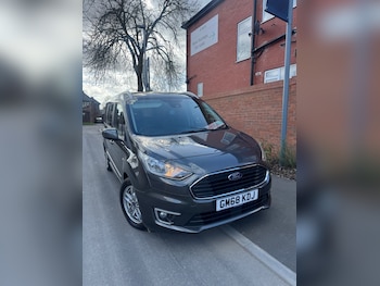 Used Ford Grand Tourneo Connect 2019 for sale - 77836801: Photo