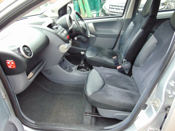 Used Toyota AYGO 2011 for sale - 74204173: Photo 6