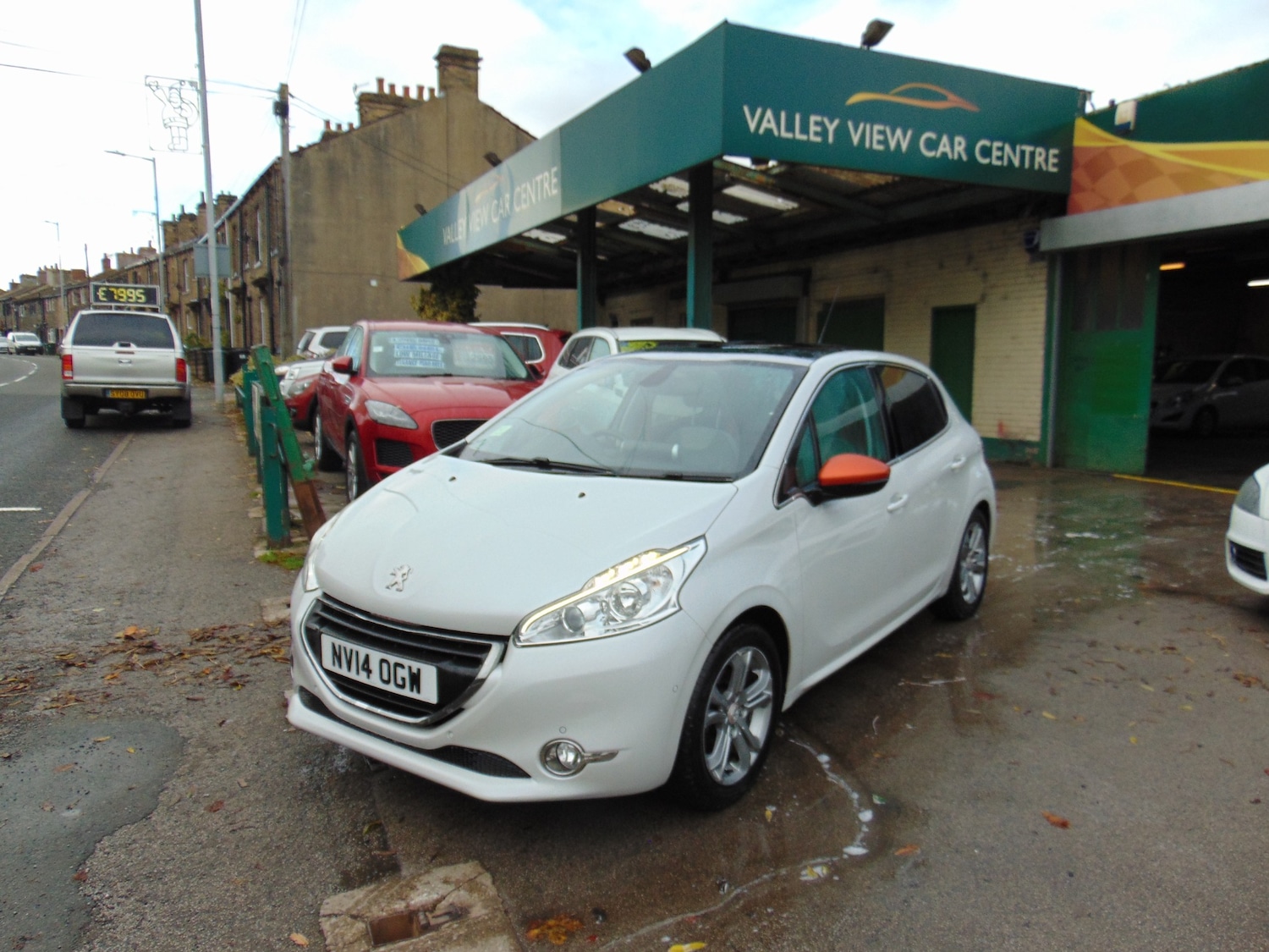 Used Peugeot 208 2014 for sale - 76330984: Photo 2