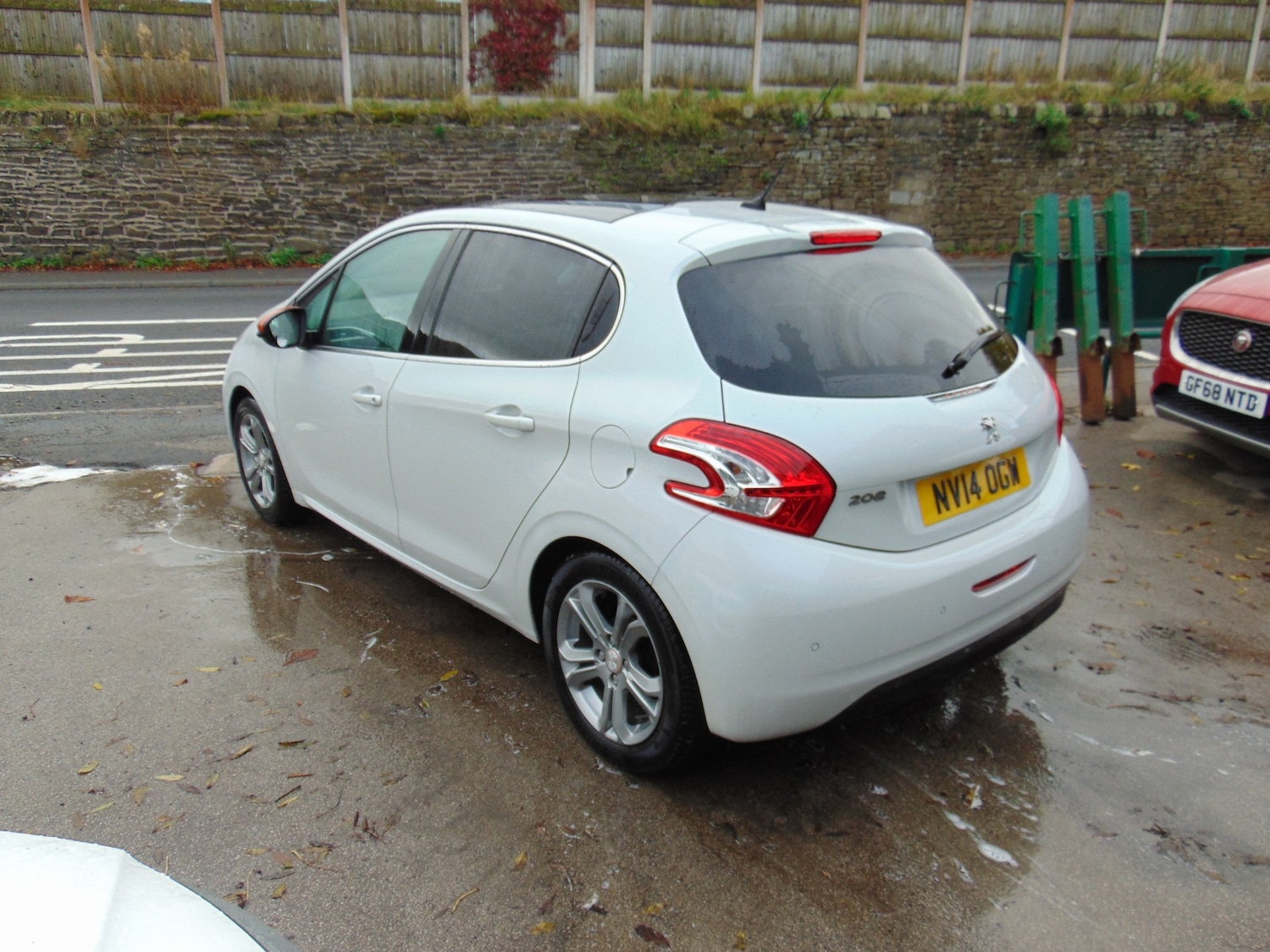 Used Peugeot 208 2014 for sale - 76330984: Photo 3