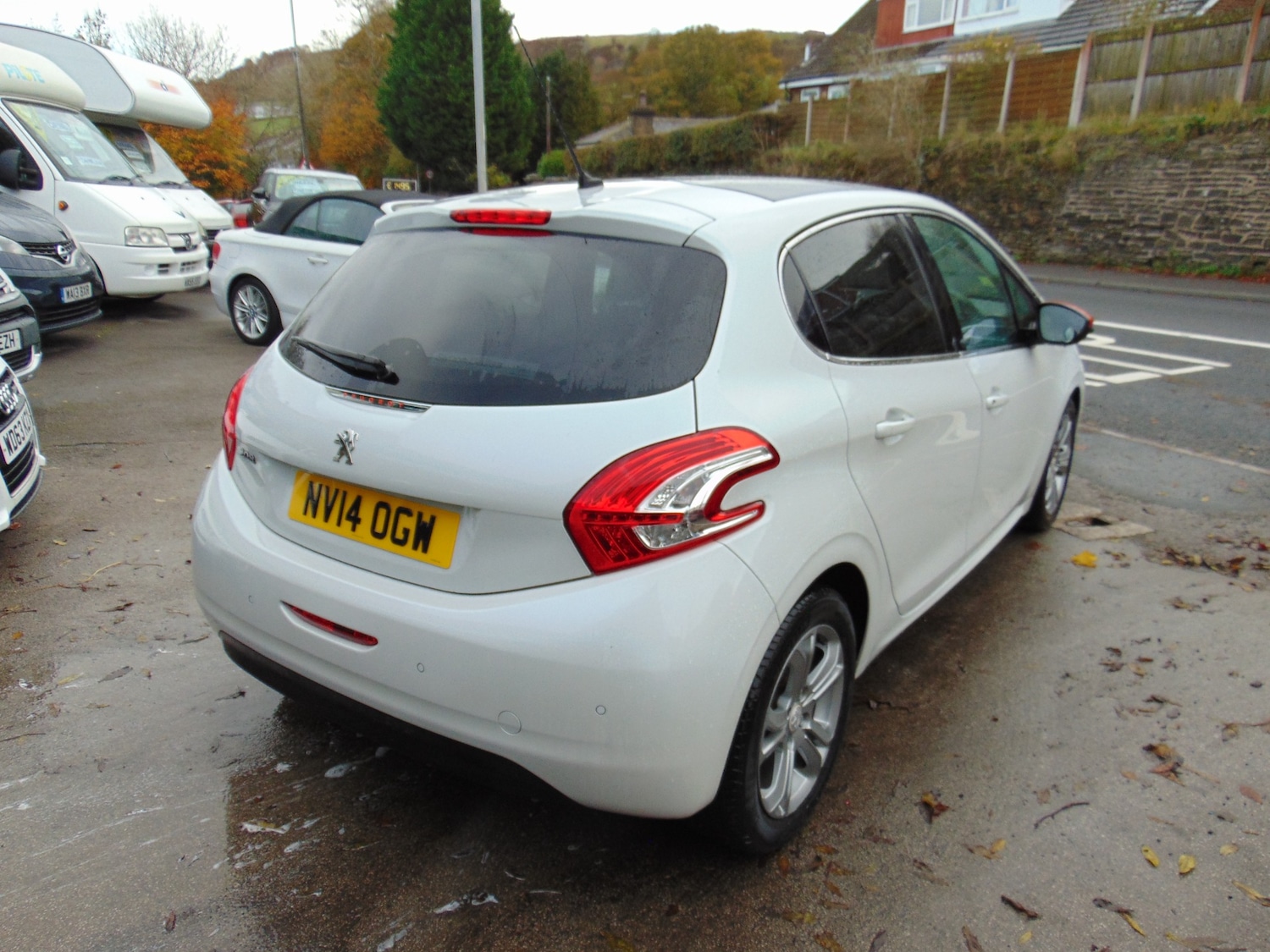 Used Peugeot 208 2014 for sale - 76330984: Photo 4