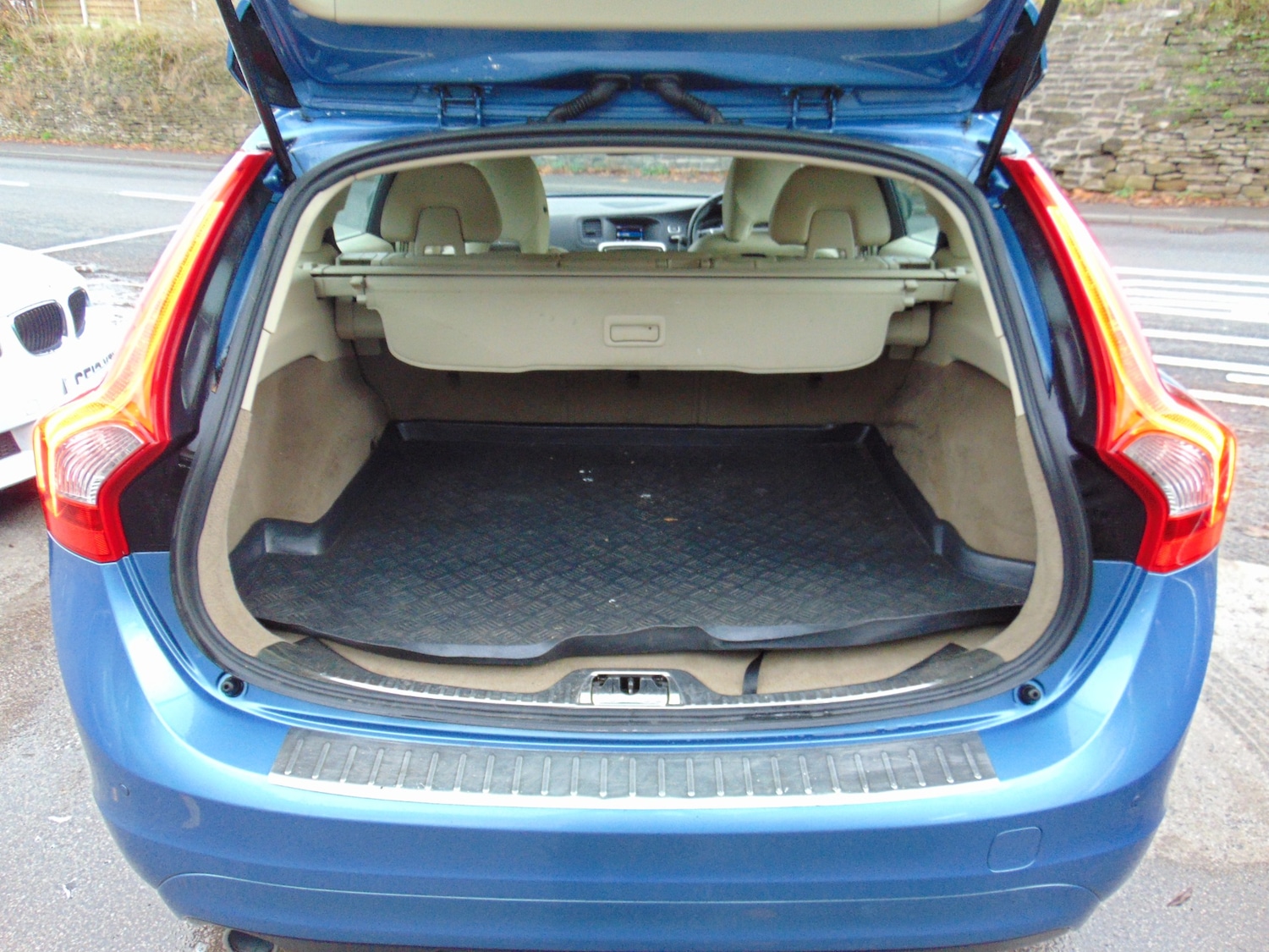 Used Volvo V60 2014 for sale - 76531596: Photo 7