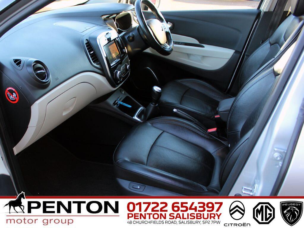 Used Renault Captur 2018 for sale - 76765678: Photo 2