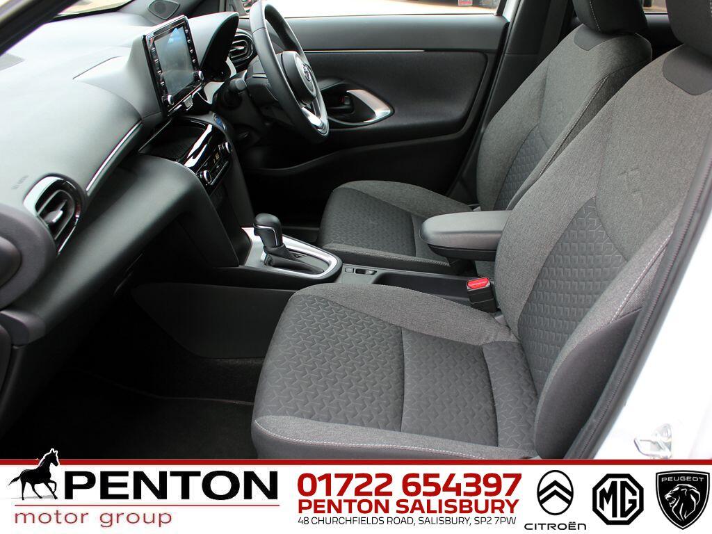 Used Toyota Yaris Cross 2023 for sale - 77982631: Photo 2