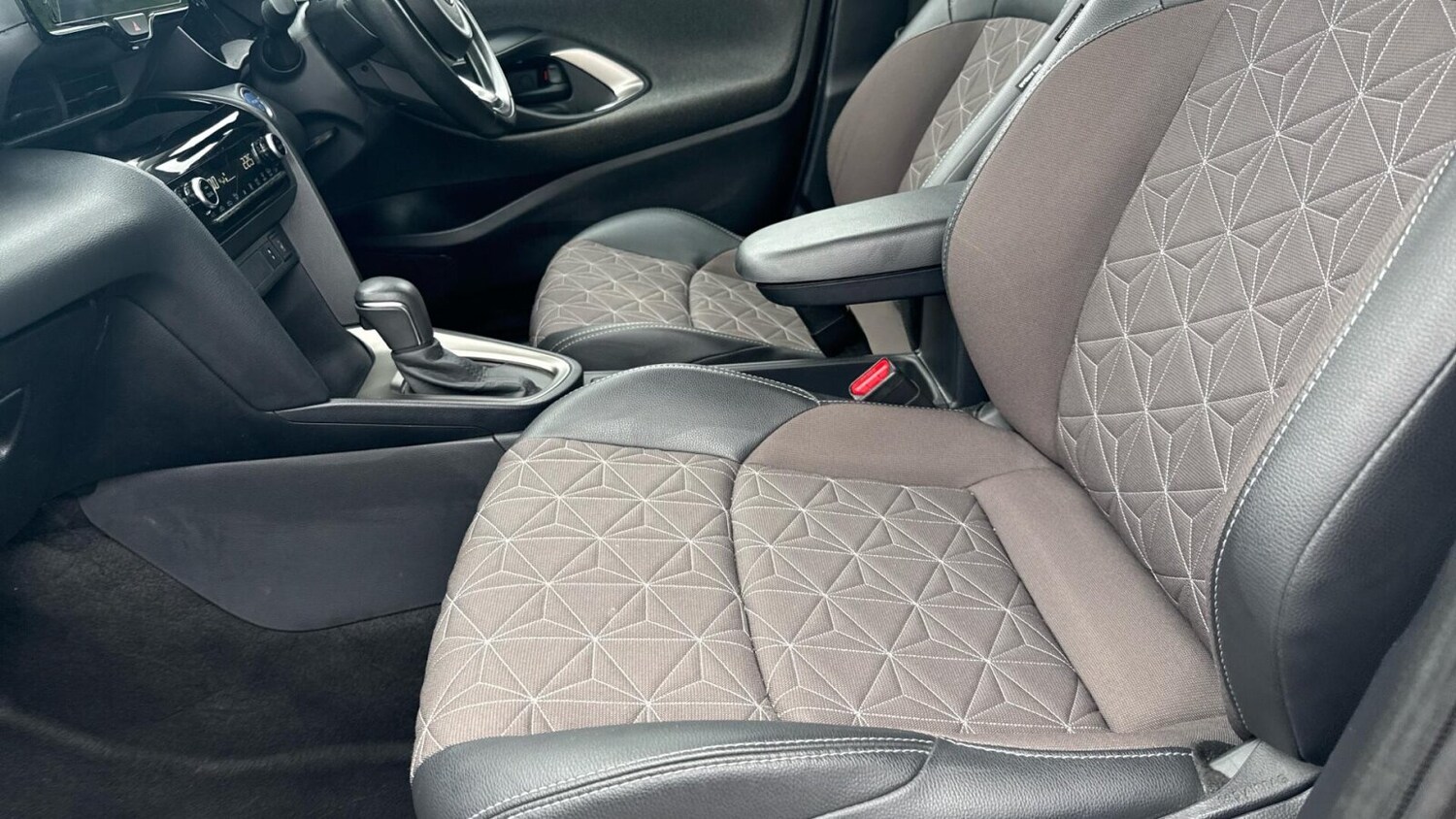 Used Toyota Yaris Cross 2022 for sale - 76675410: Photo 10