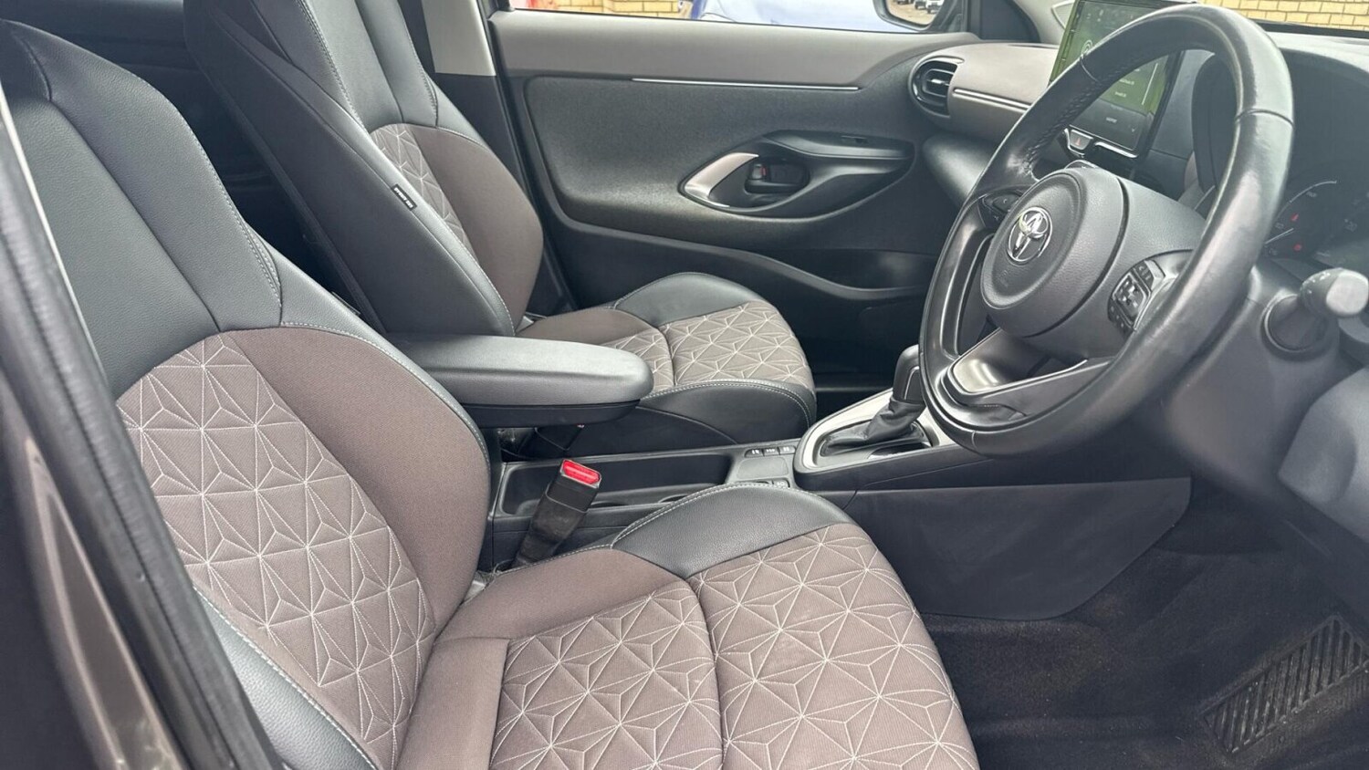 Used Toyota Yaris Cross 2022 for sale - 76675410: Photo 11