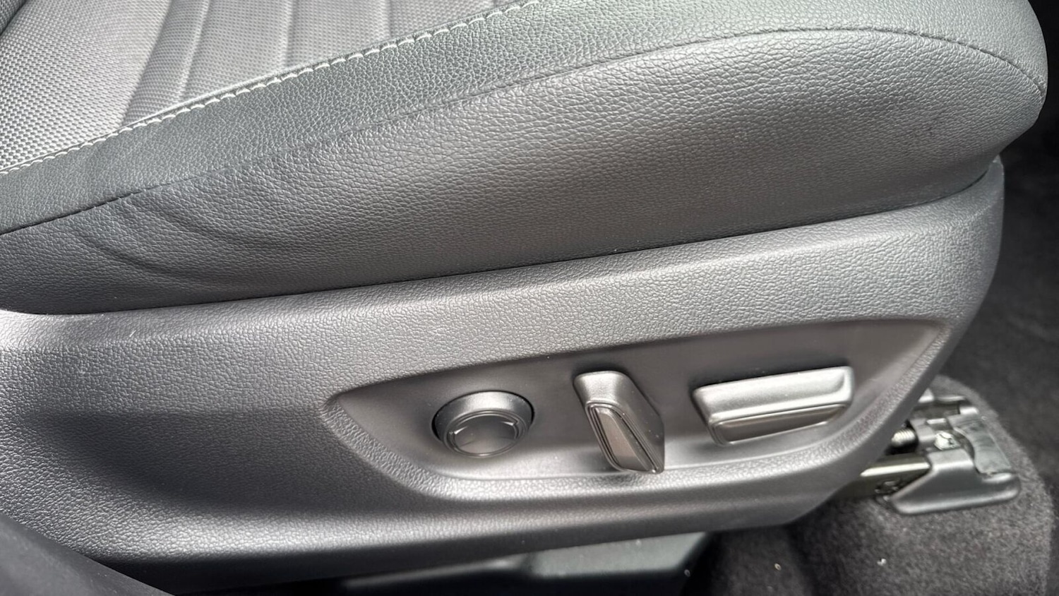 Used Toyota C-HR 2025 for sale - 78084701: Photo 22