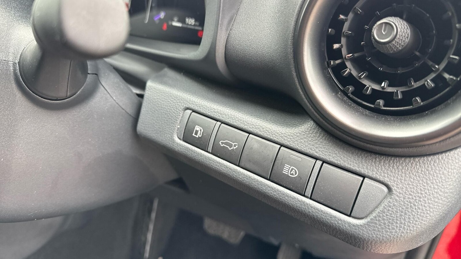 Used Toyota C-HR 2025 for sale - 78084701: Photo 24