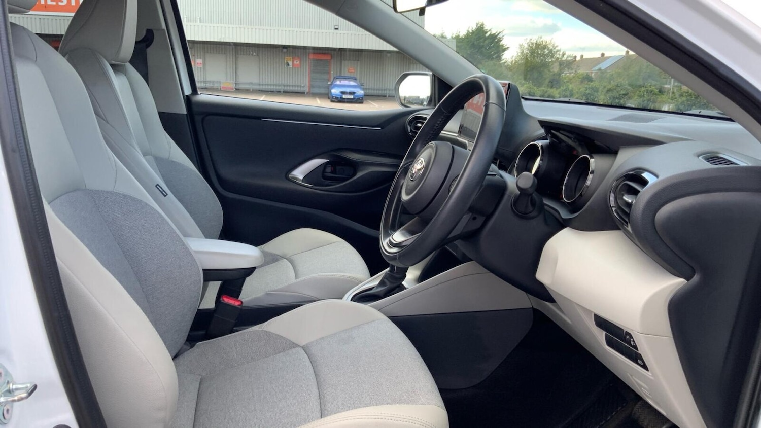 Used Toyota Yaris 2022 for sale - 76785352: Photo 11