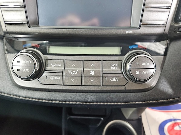 Used Toyota RAV4 2015 for sale - 76119122: Photo 40