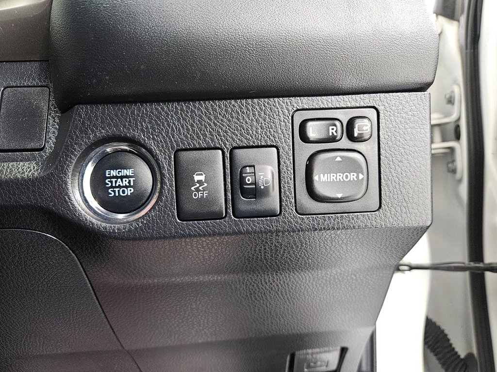 Used Toyota RAV4 2015 for sale - 76395984: Photo 46