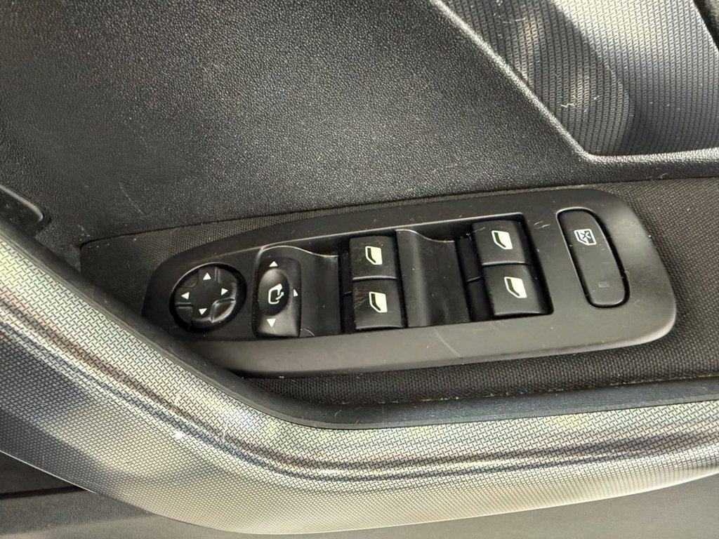 Used Peugeot 2008 2014 for sale - 77145712: Photo 32