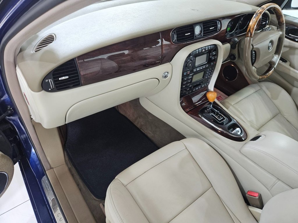Used Jaguar XJ 2004 for sale - 76590893: Photo 19