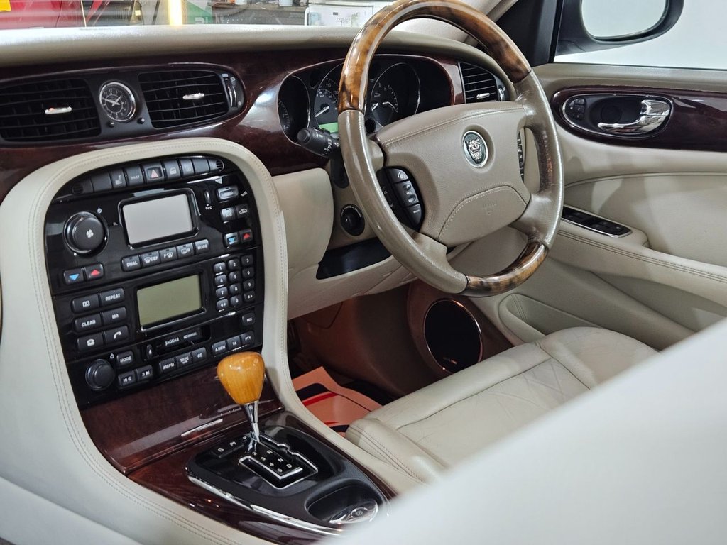 Used Jaguar XJ 2004 for sale - 76590893: Photo 22