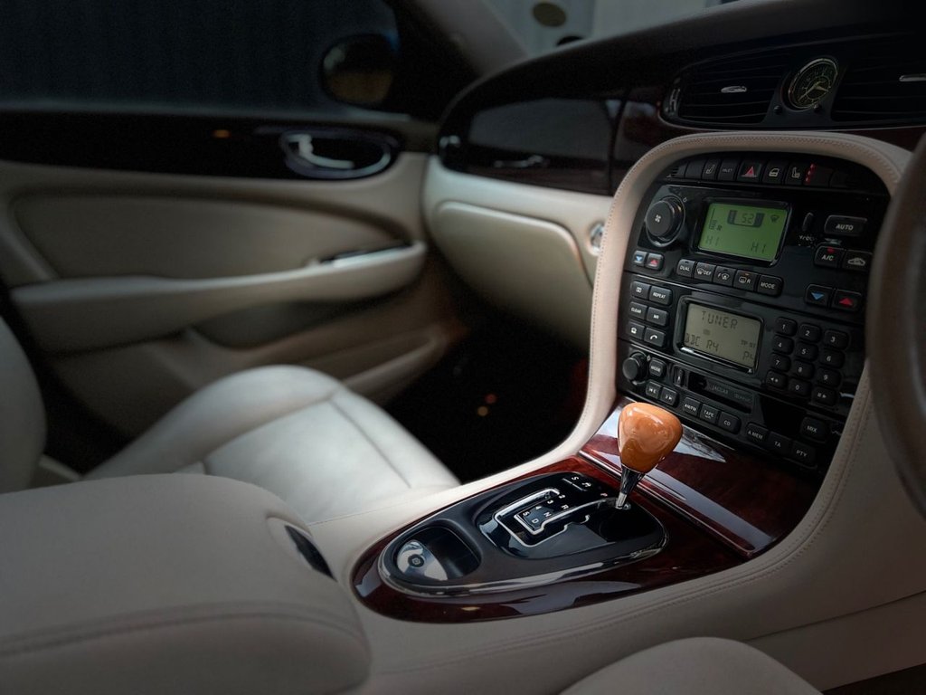 Used Jaguar XJ 2004 for sale - 76590893: Photo 8