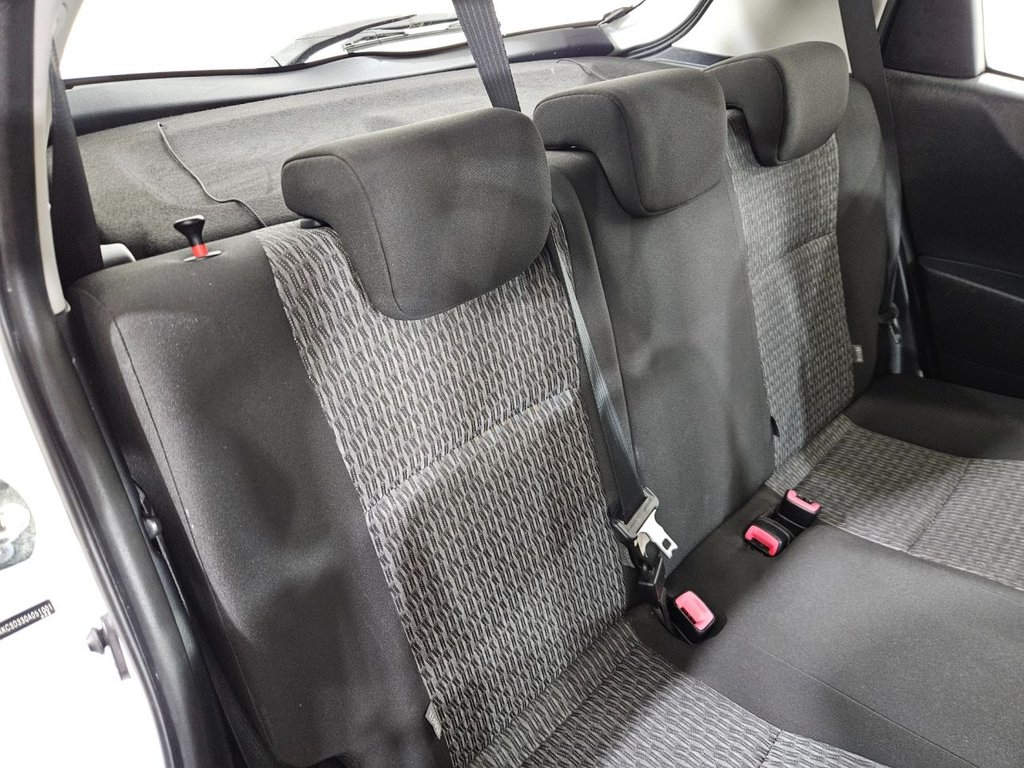 Used Toyota Yaris 2013 for sale - 77026870: Photo 33