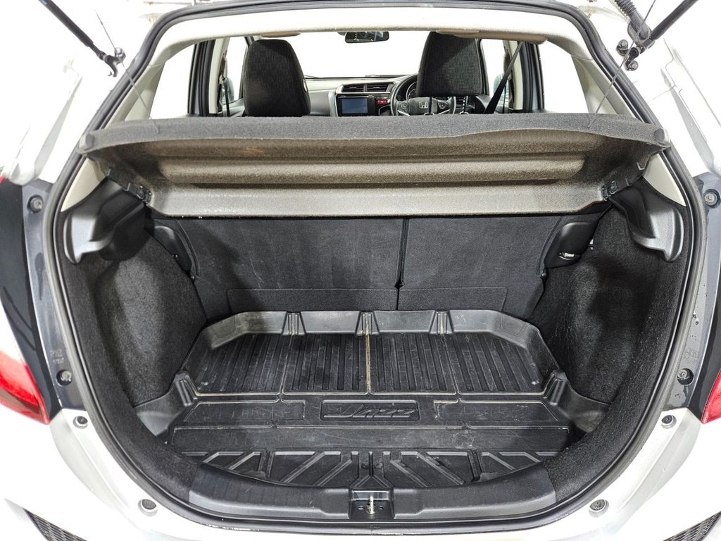 Used Honda Jazz 2017 for sale - 77905402: Photo 19