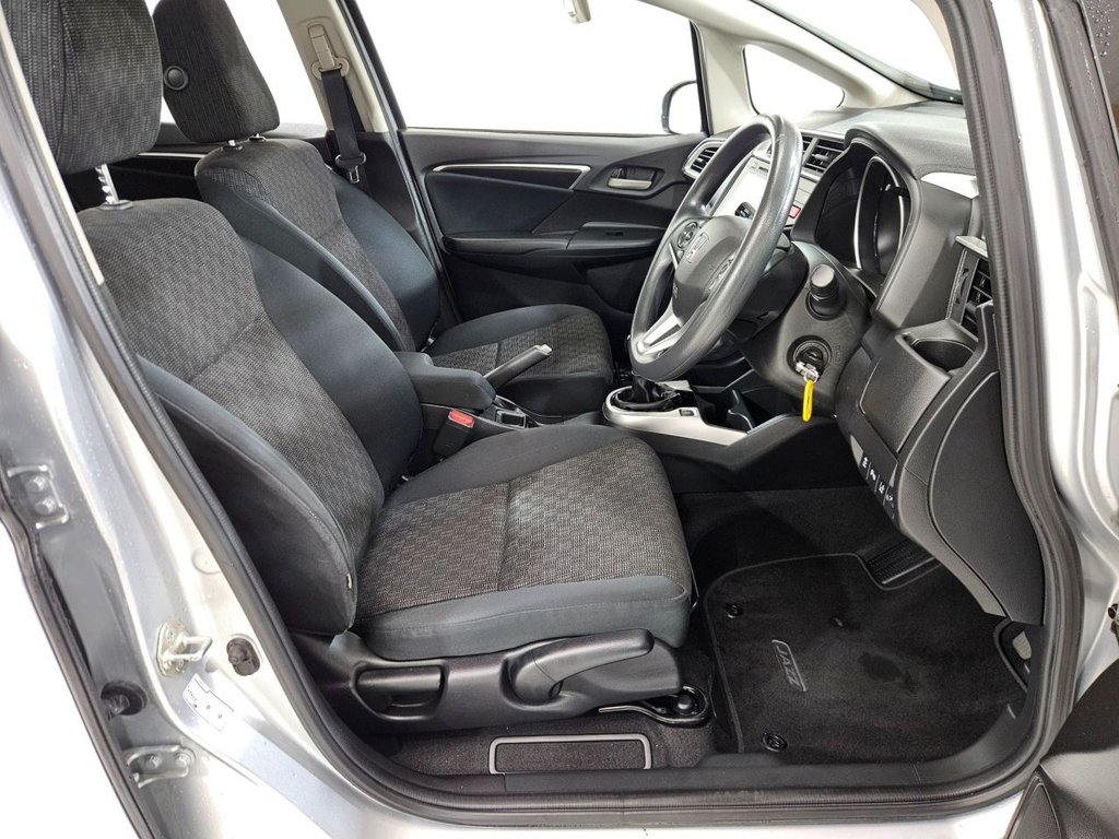 Used Honda Jazz 2017 for sale - 77905402: Photo 24