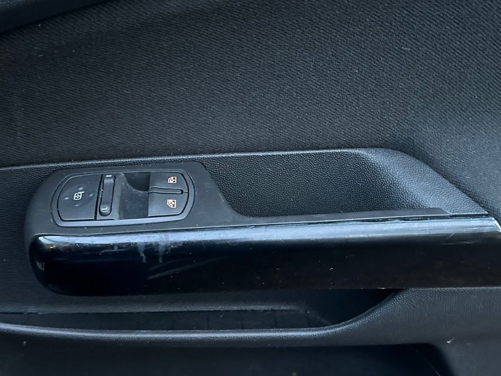 Used Vauxhall Corsa 2012 for sale - 77200393: Photo 31