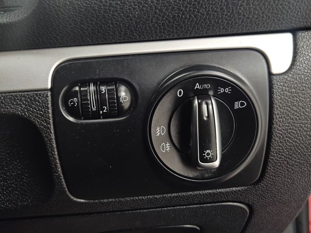 Used Volkswagen Scirocco 2010 for sale - 76376052: Photo 35