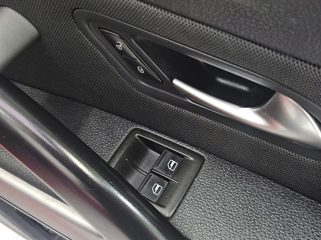 Used Volkswagen Scirocco 2010 for sale - 76376052: Photo 37