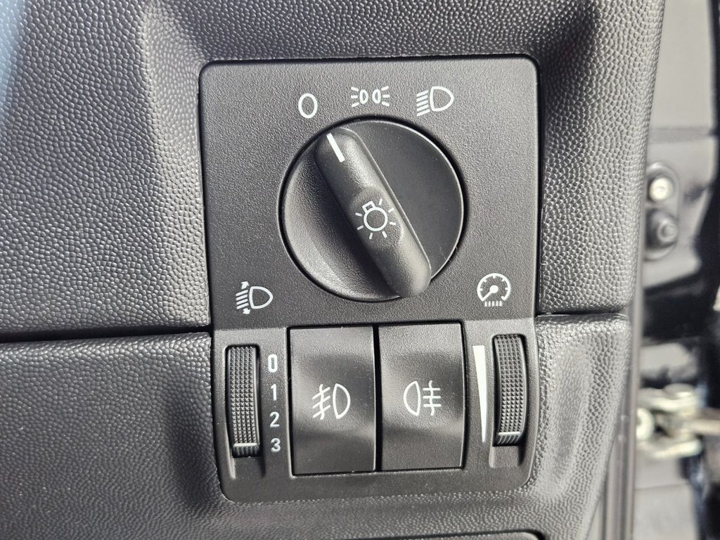 Used Vauxhall Corsa 2006 for sale - 78153999: Photo 39