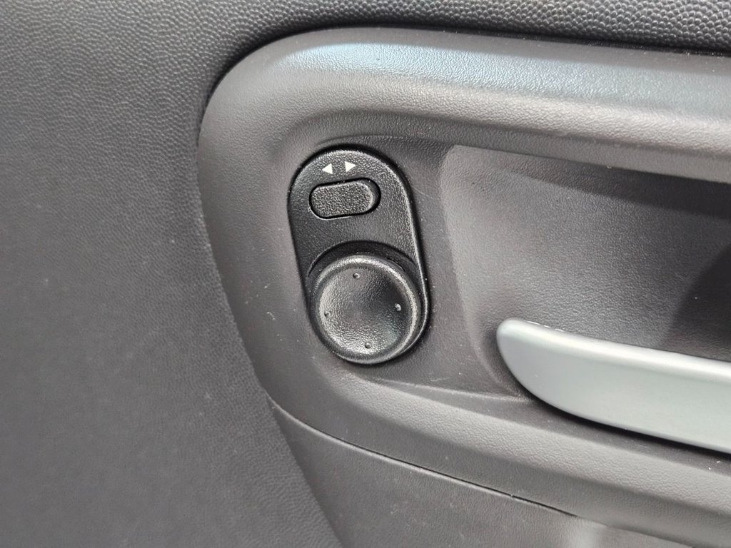 Used Vauxhall Corsa 2006 for sale - 78153999: Photo 40