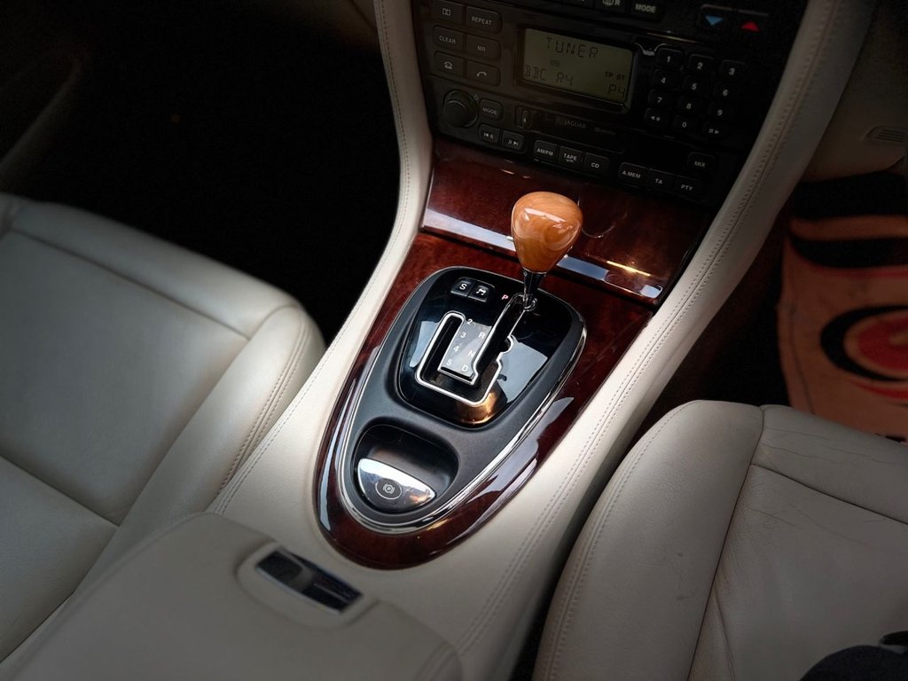 Used Jaguar XJ 2004 for sale - 76768182: Photo 20