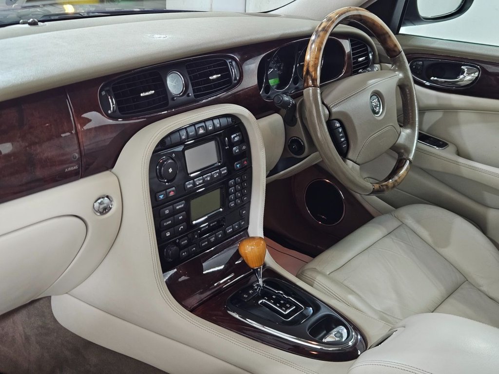 Used Jaguar XJ 2004 for sale - 76768182: Photo 25