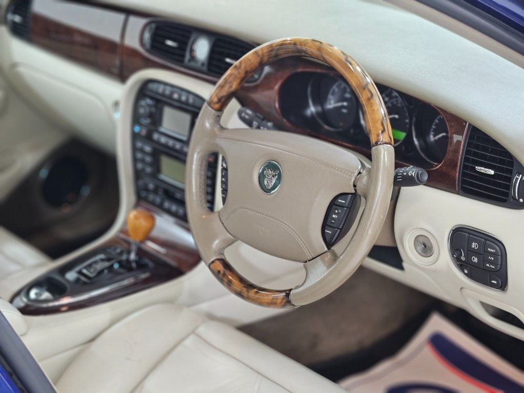Used Jaguar XJ 2004 for sale - 76768182: Photo 26