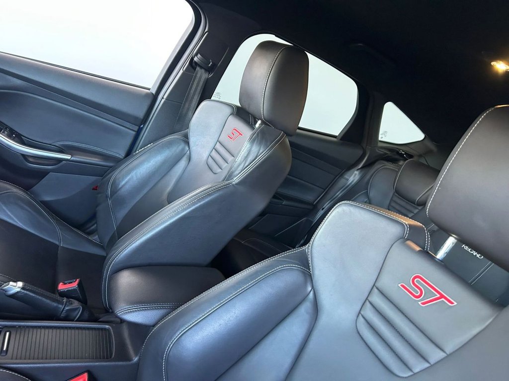 Used Ford Focus 2015 for sale - 76686678: Photo 14