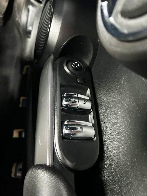 Used MINI Convertible 2018 for sale - 75777526: Photo 26