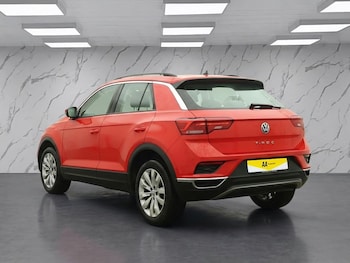 Used Volkswagen T-Roc 2020 for sale - 77250629: Photo
