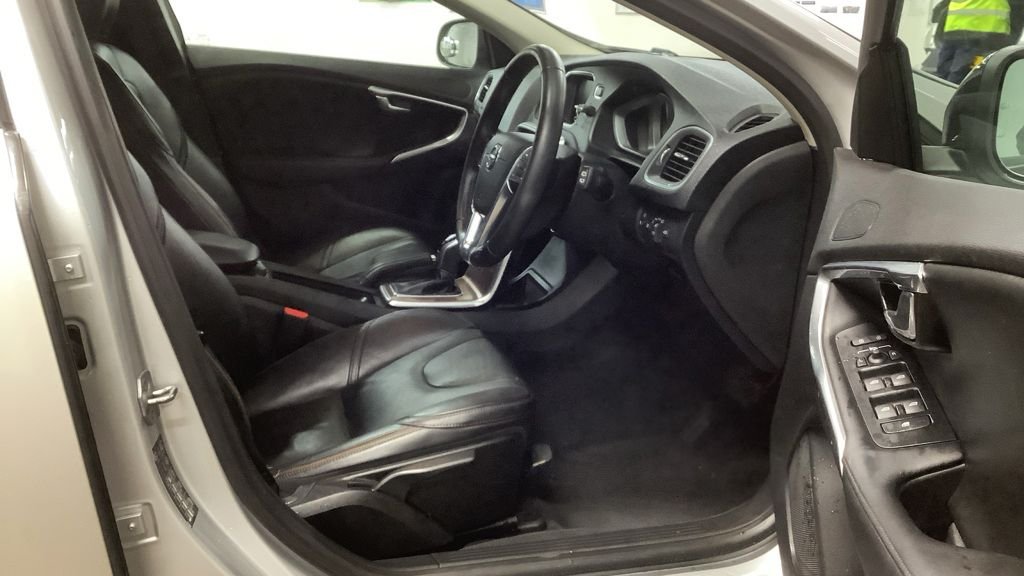 Used Volvo V40 Cross Country 2017 for sale - 76841417: Photo 11