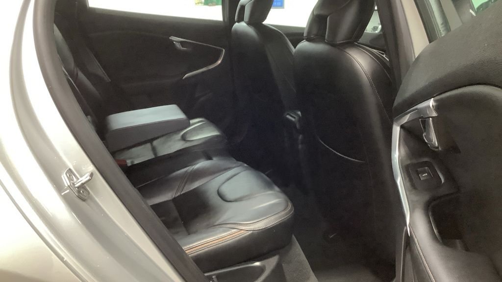 Used Volvo V40 Cross Country 2017 for sale - 76841417: Photo 12